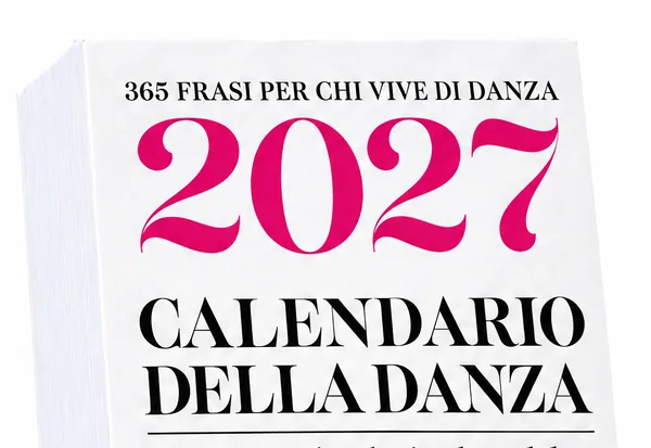 Dettaglio della copertina: la scritta 365 frasi per chi vive di danza e il 2027 in fucsia